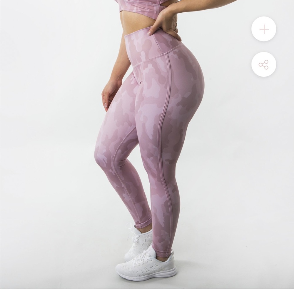 Mauve Camo BuffBunny leggings NWT